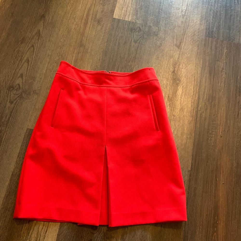 Loft petites pocketed skirt. Worn once and dry cleaned.